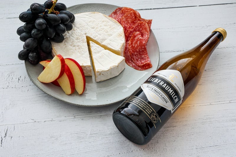Brie cheese with honey and bread